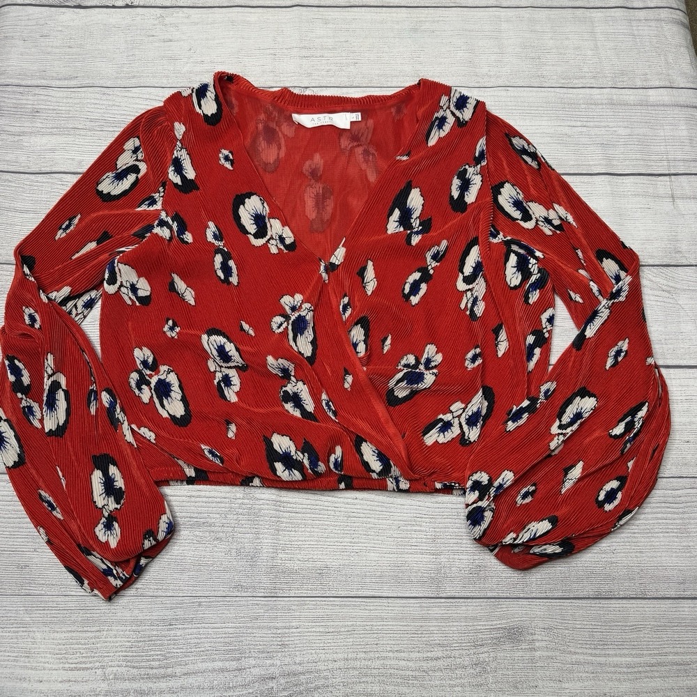 ASTR the‎ Label Red Floral Plisse Surplice Wrap Crop Top Size Large Long Sleeve